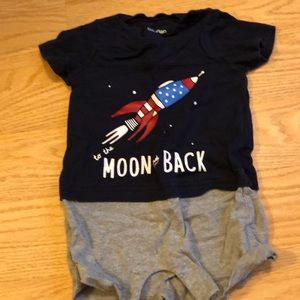 Baby Gap patriotic bodysuit 6-12 month